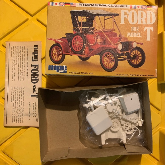MPC Ford 1912 Model T Intl Classics 1/32 Scale 2-1017 Model Car Kit  from 1958 - Picture 6 of 8